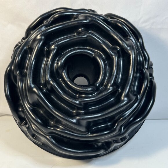 Nordic Ware Rose Bundt Cake Pan 10 Cups Heavy Cast Aluminum Flower Floral  USA - Picture 1 of 7